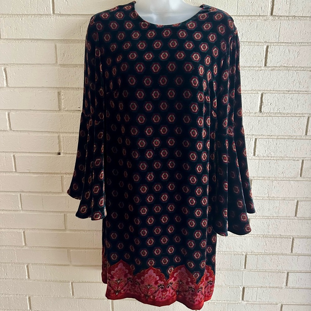 Trina Turk Size 6 Velvet Foulard Print Dress With Bell Sleeves